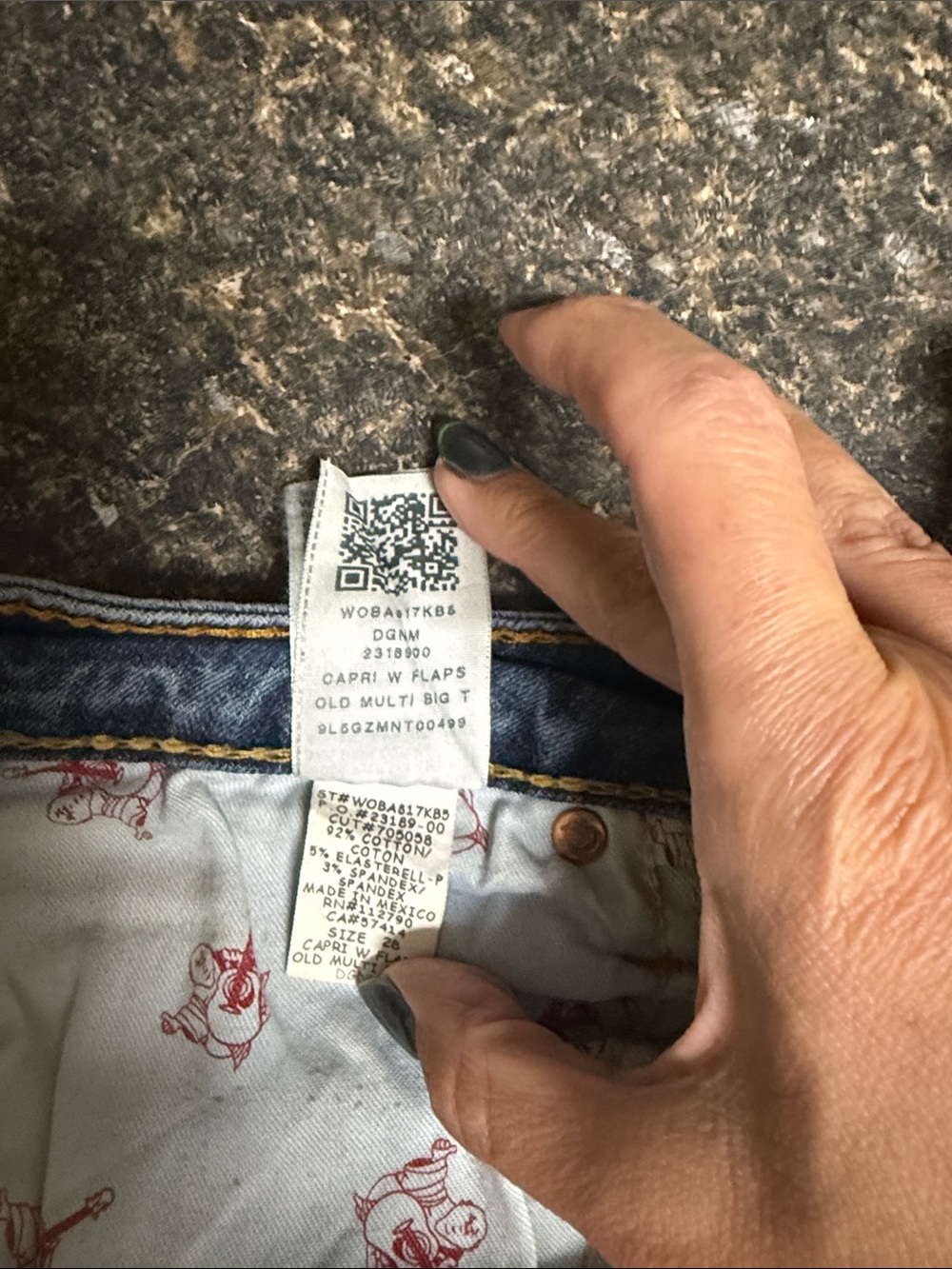 True Religion Women's Medium Blue Capri Jeans with Contrast Stitching - Picture 8 of 13